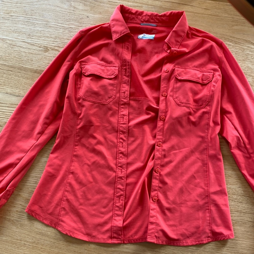 Sporty columbia shirt